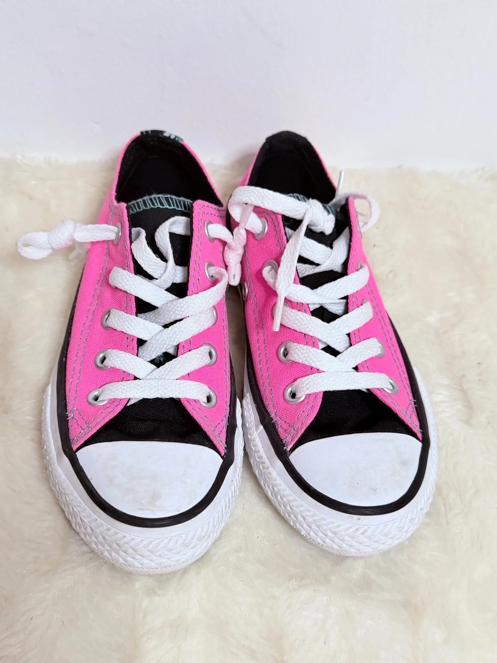 Converse Kids Low-Top Canvas Sneakers in Neon Pink and Black size 12 youth